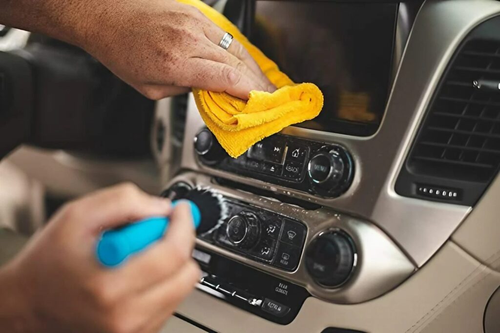 Como limpiar y detallar el interior del coche, herramientas, productos.